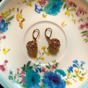 Vintage gold earrings with shiny crystals